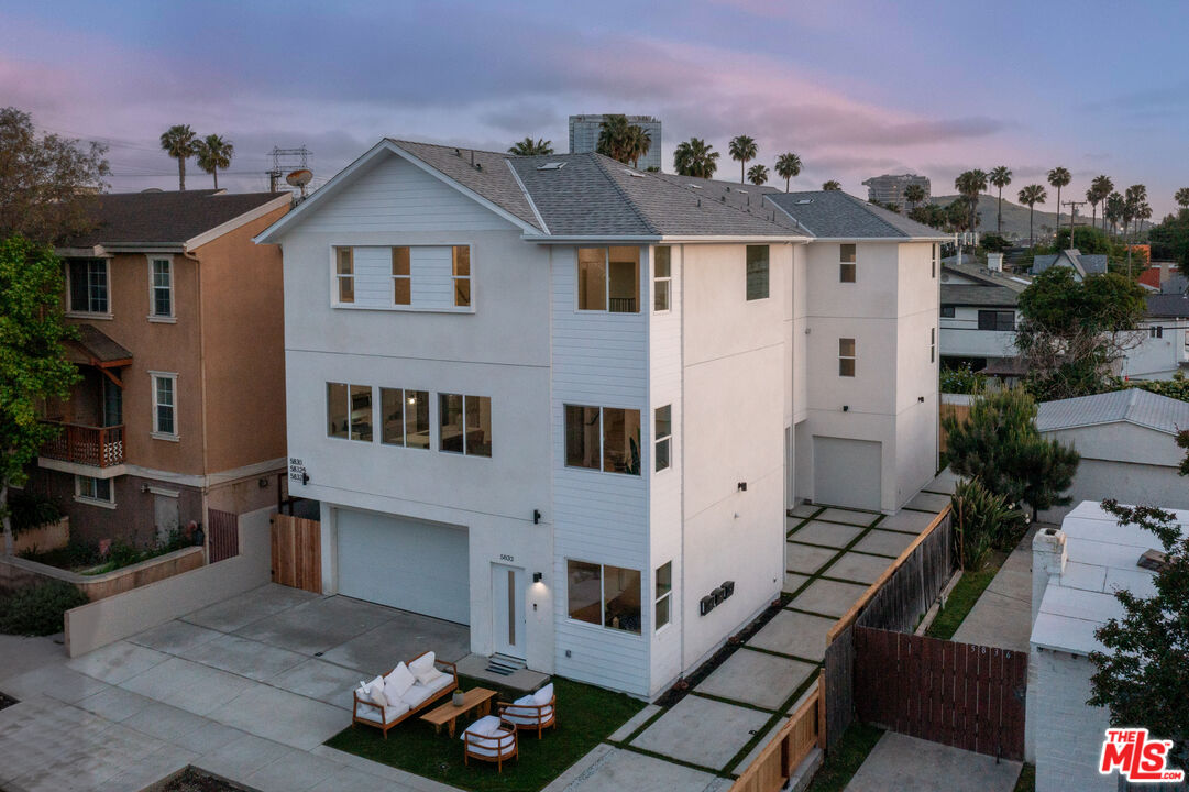 5832 David Ave Unit: 1/2