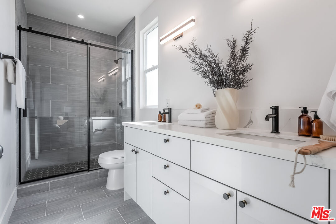 5832 David Ave Unit: 1/2