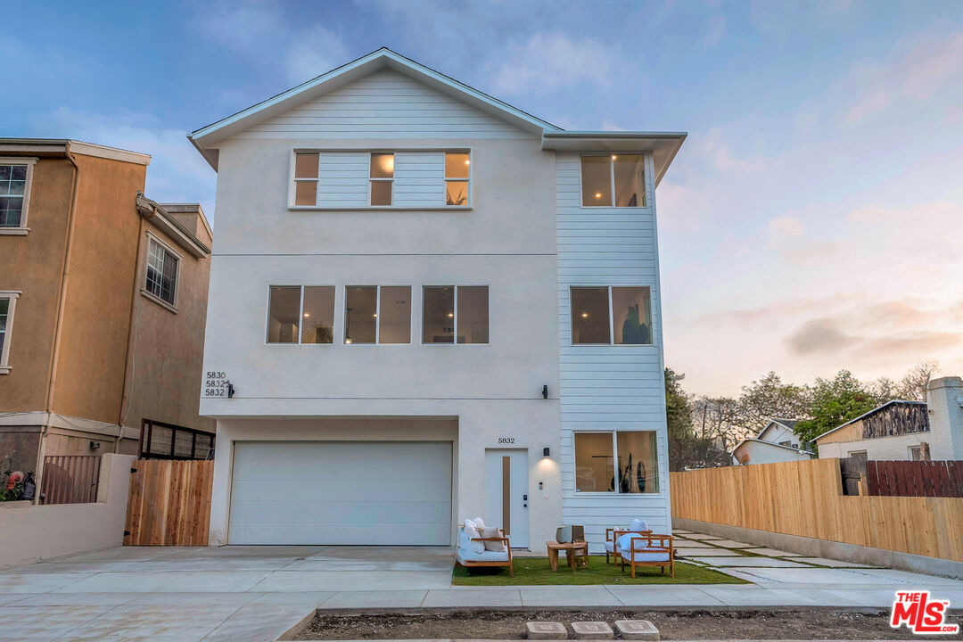 5832 David Ave Unit: 1/2