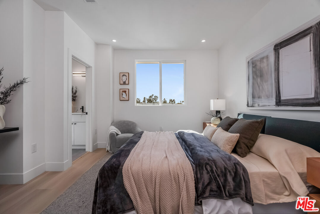 5832 David Ave Unit: 1/2