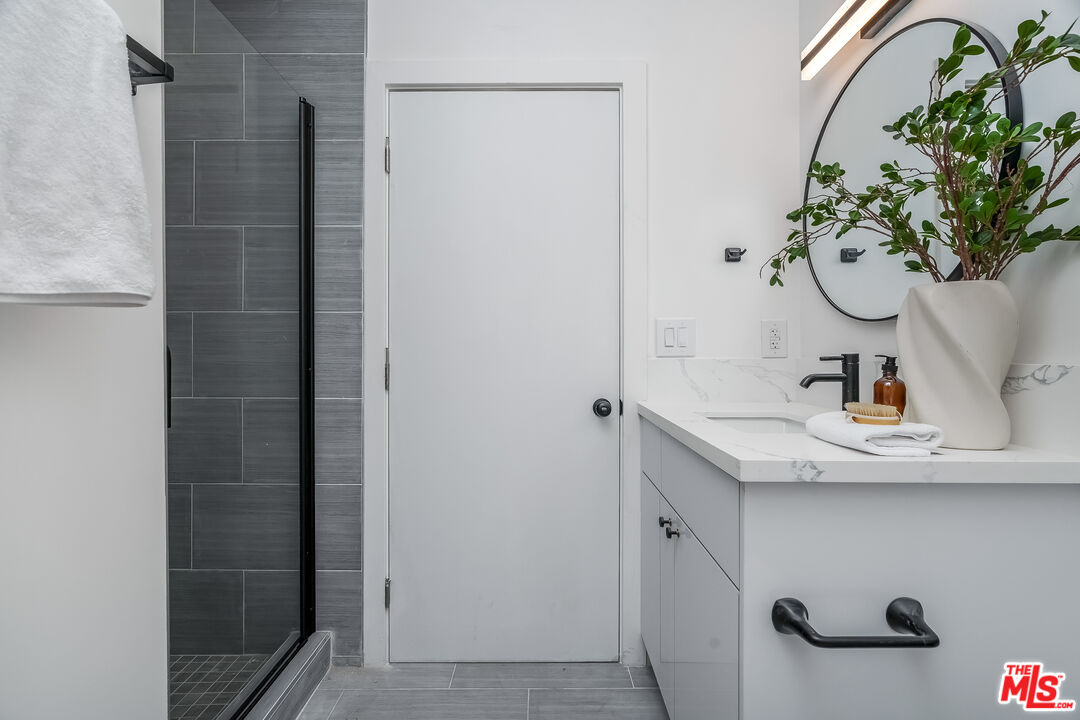 5832 David Ave Unit: 1/2