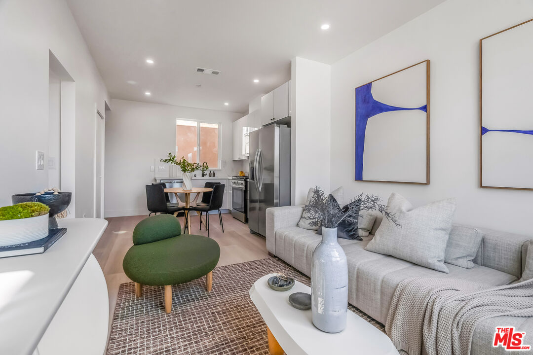 5832 David Ave Unit: 1/2