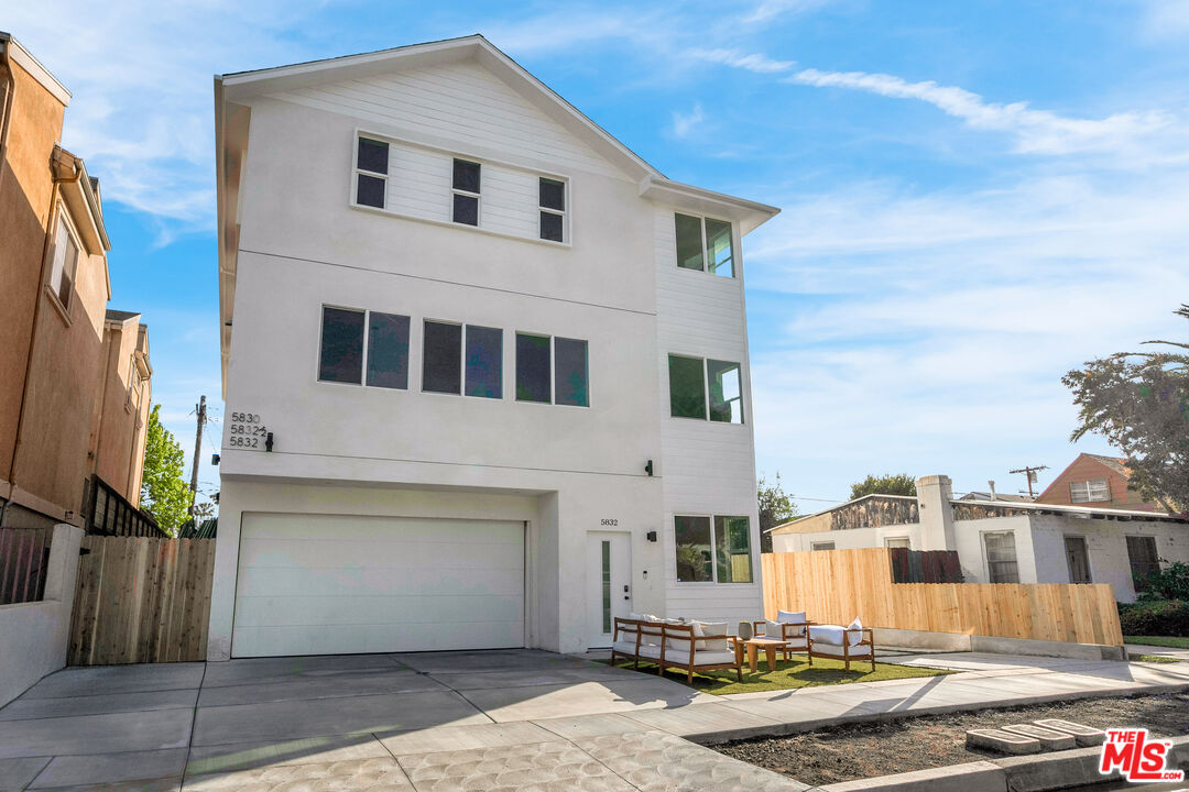 5832 David Ave Unit: 1/2