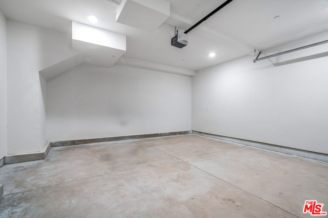 5832 David Ave Unit: 1/2