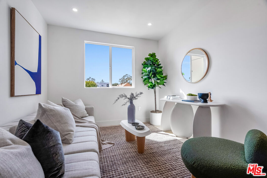 5832 David Ave Unit: 1/2