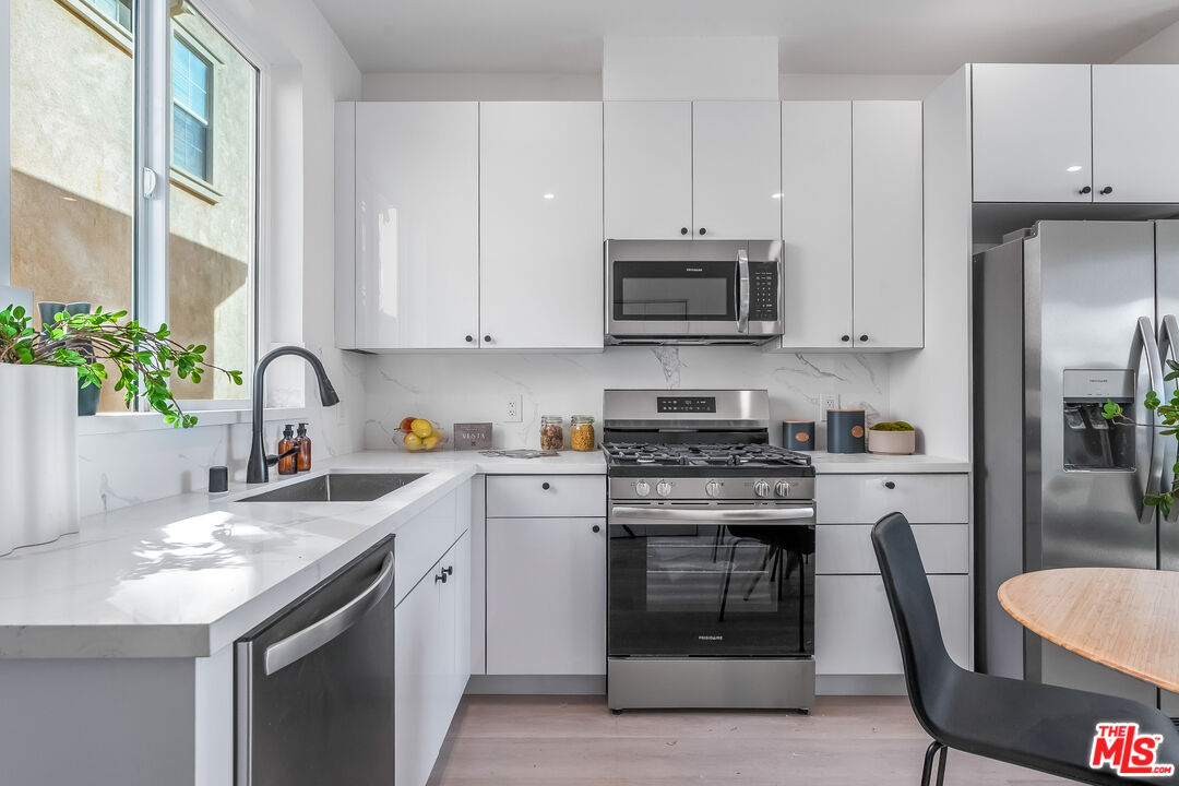 5832 David Ave Unit: 1/2