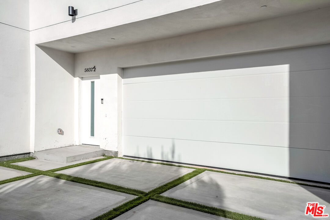 5832 David Ave Unit: 1/2