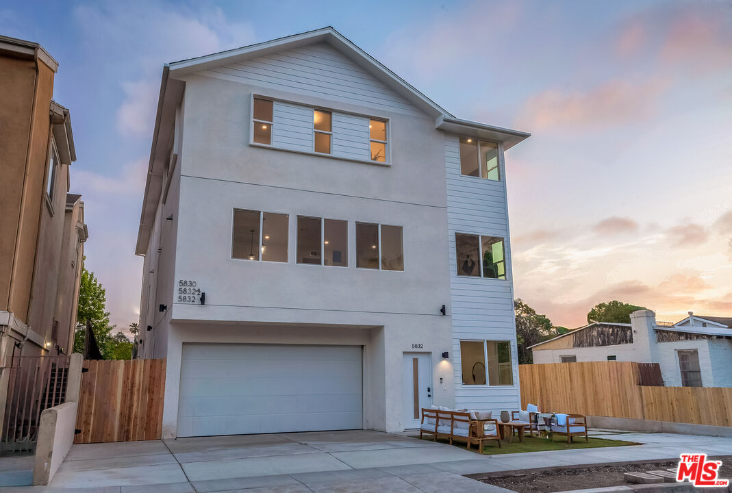 5832 David Ave Unit: 1/2