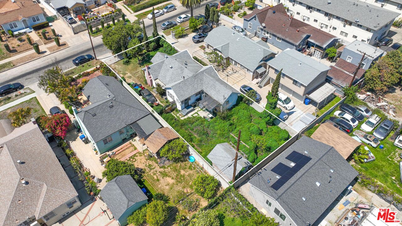 1154 N Heliotrope Dr