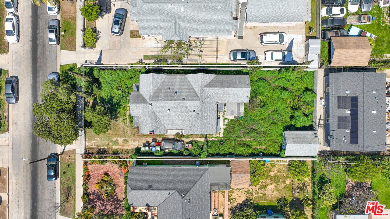 1154 N Heliotrope Dr