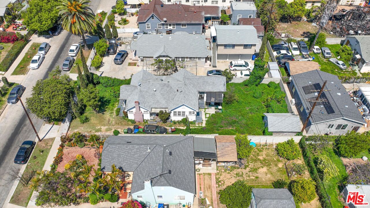 1154 N Heliotrope Dr