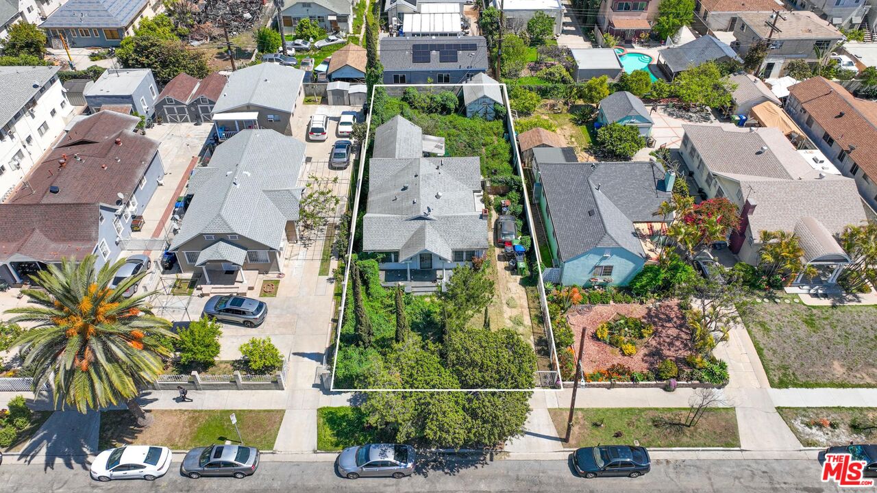 1154 N Heliotrope Dr