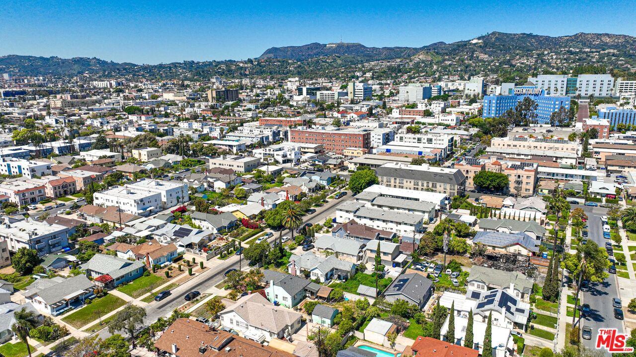 1154 N Heliotrope Dr