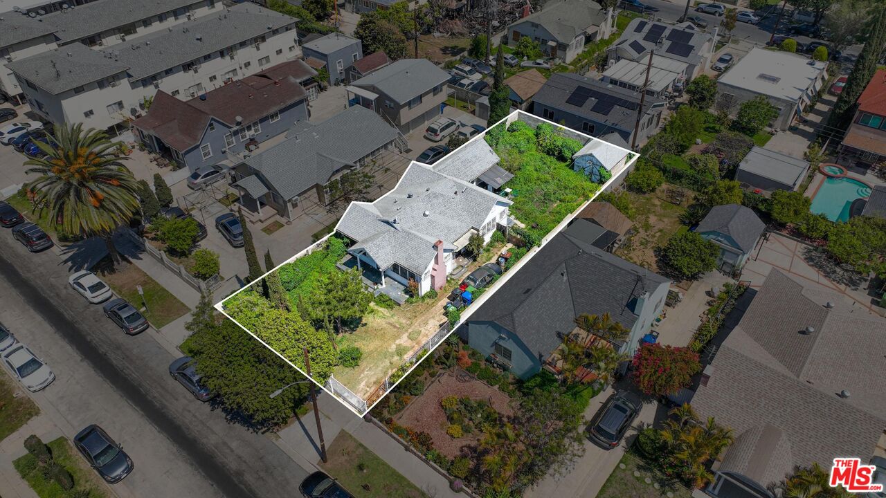 1154 N Heliotrope Dr