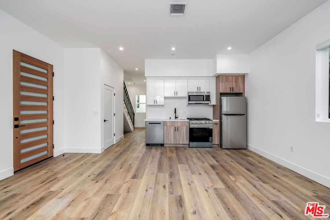 5044 Laurel Canyon Blvd Unit: 2