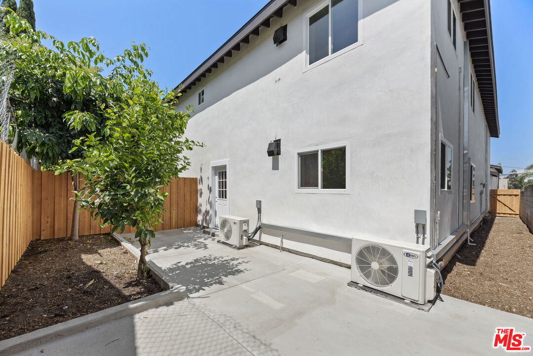 1450 Ricardo St