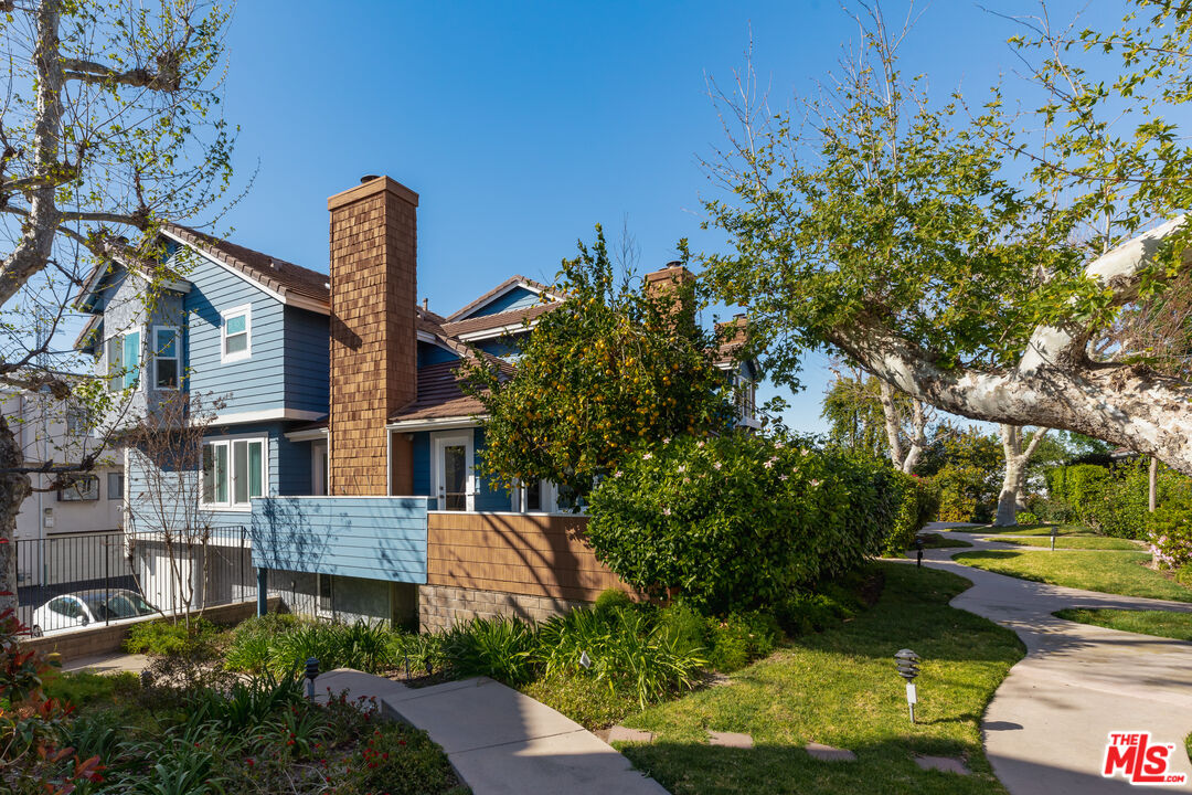 18721 Hatteras St Unit: 10