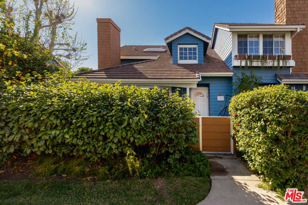 18721 Hatteras St Unit: 10