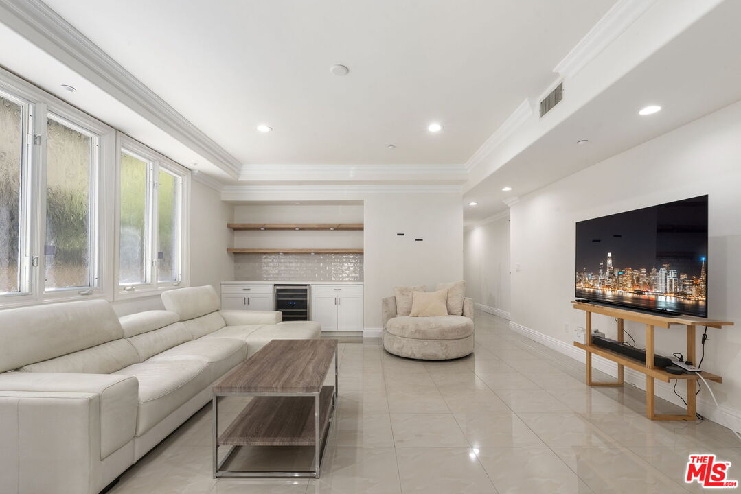11952 Montana Ave Unit: 101