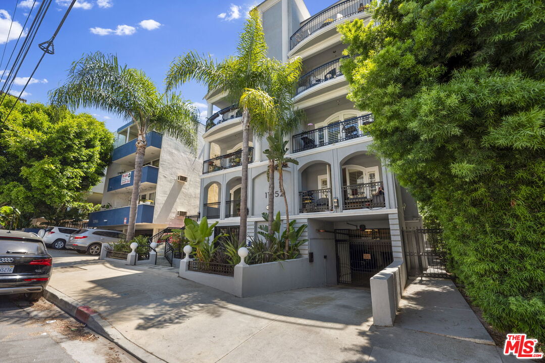 11952 Montana Ave Unit: 101