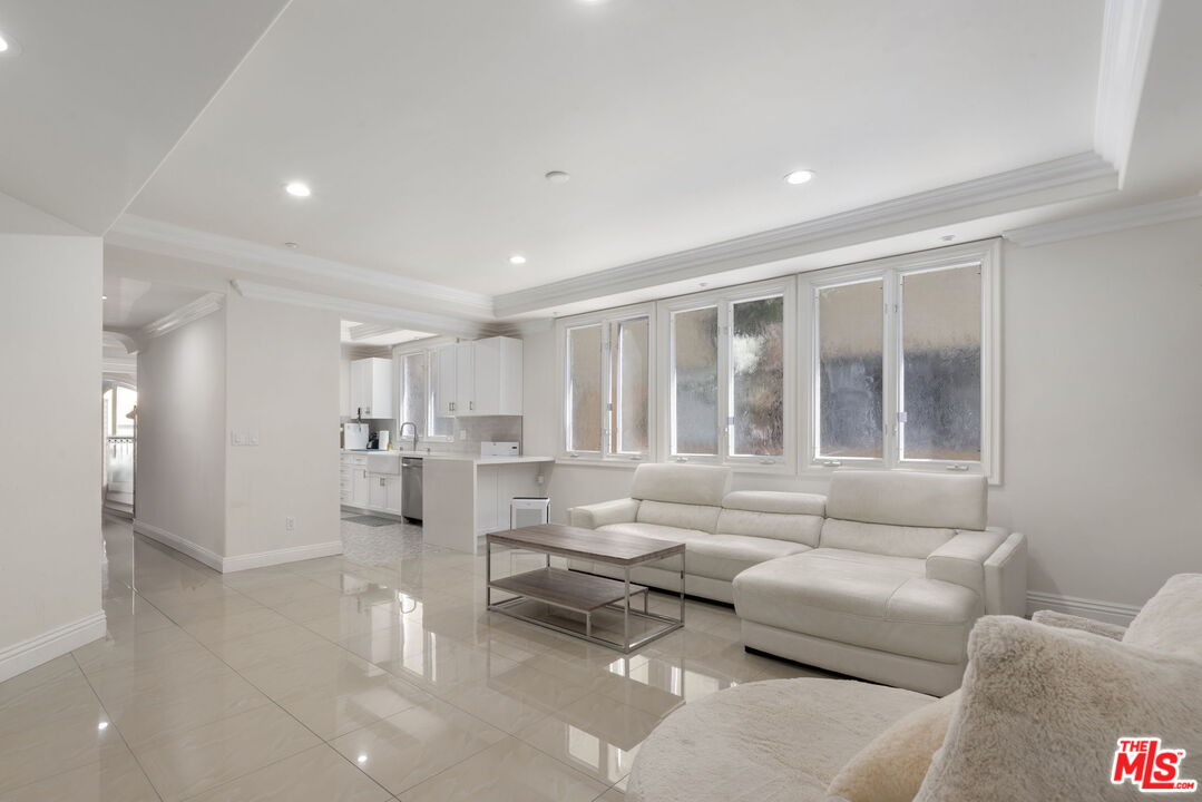 11952 Montana Ave Unit: 101