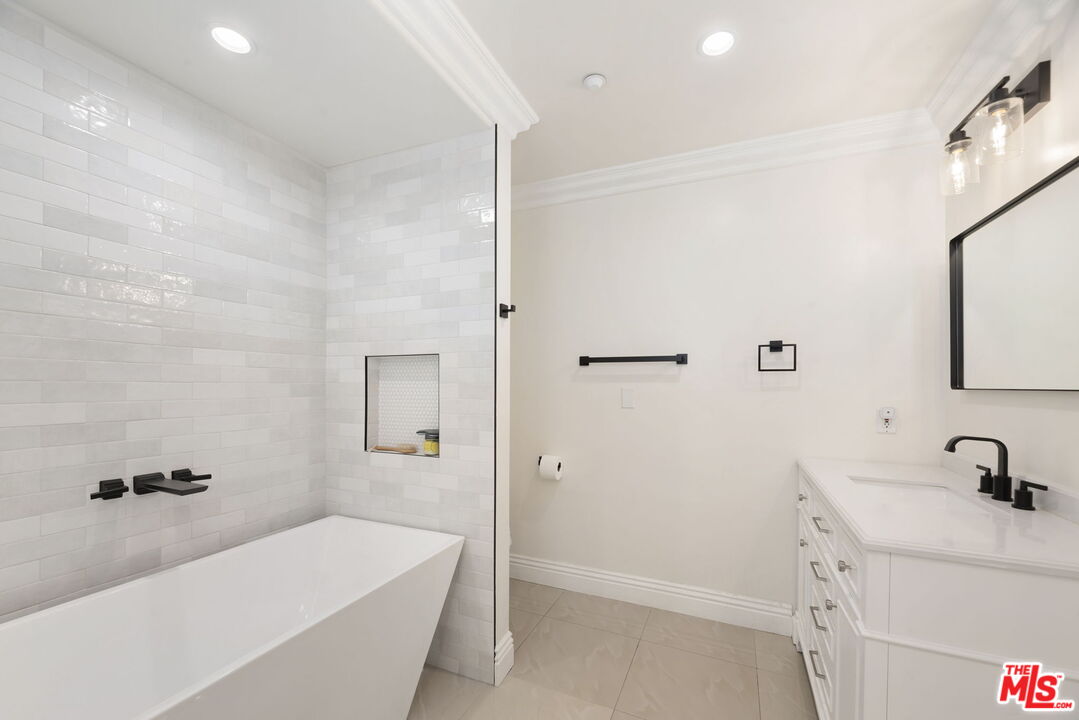 11952 Montana Ave Unit: 101