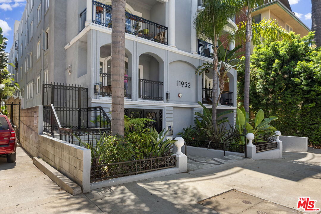 11952 Montana Ave Unit: 101