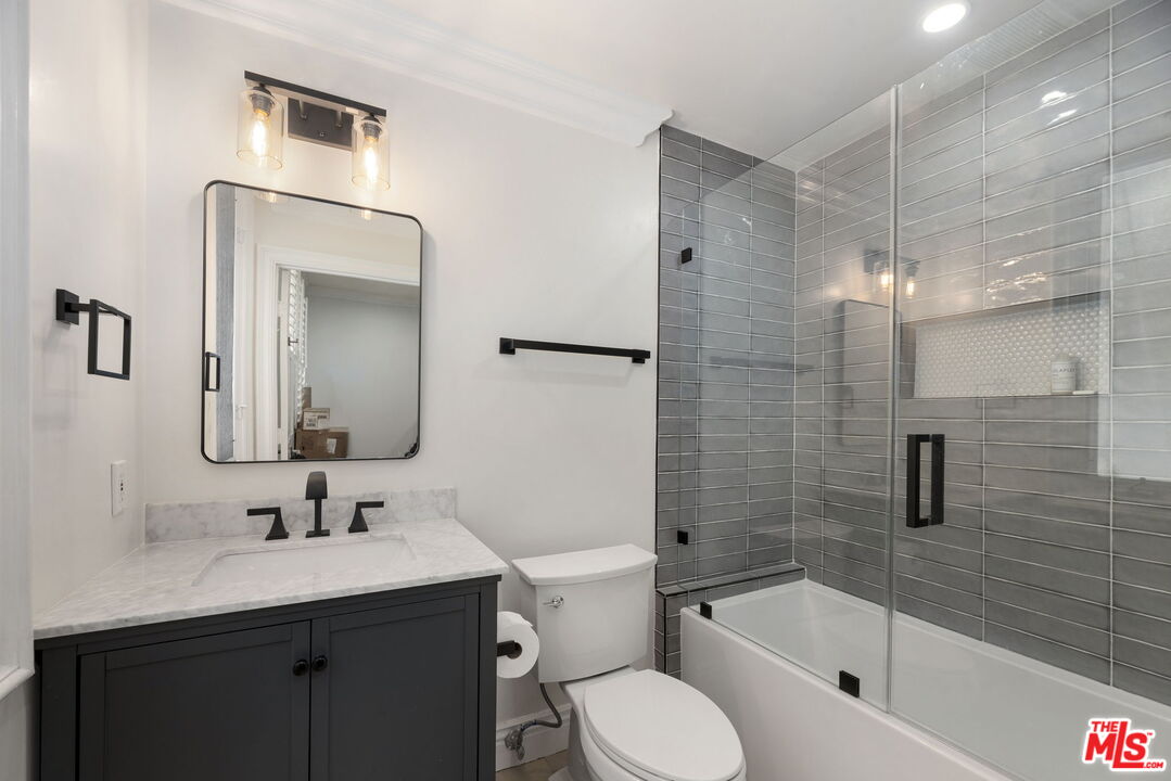 11952 Montana Ave Unit: 101
