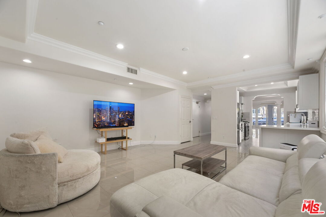 11952 Montana Ave Unit: 101