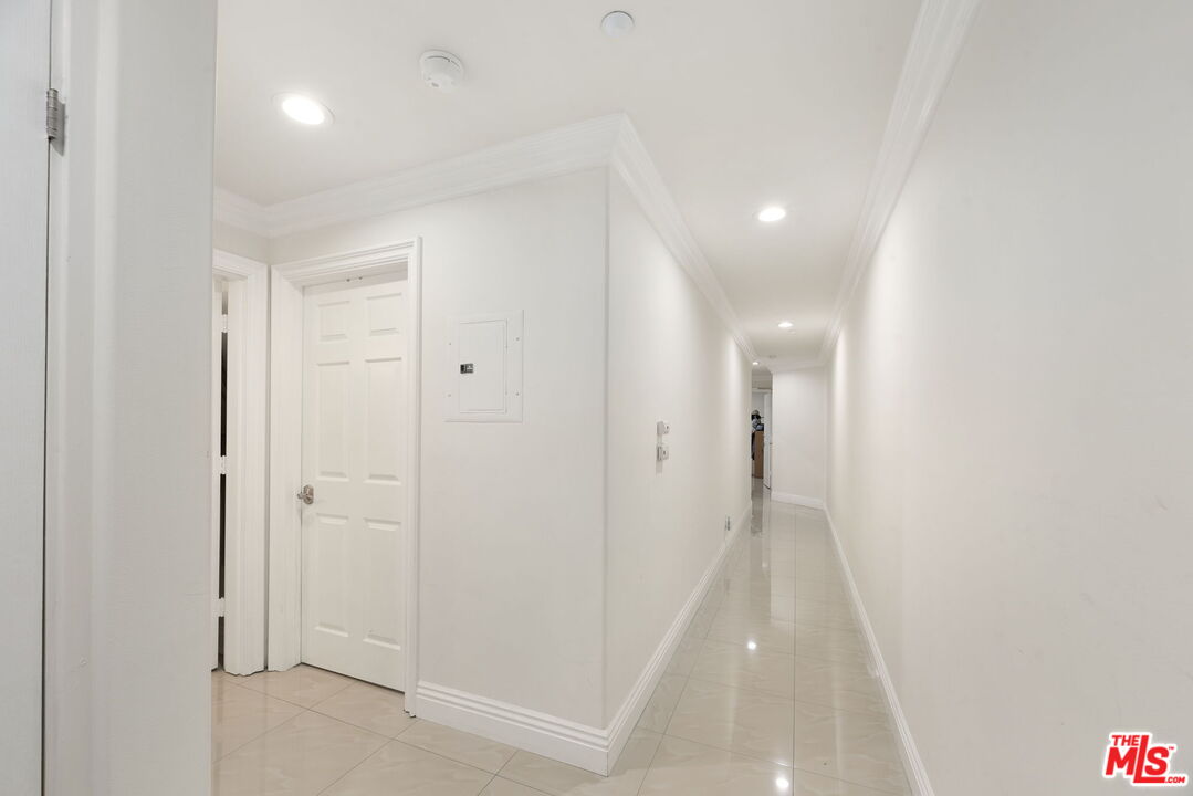 11952 Montana Ave Unit: 101