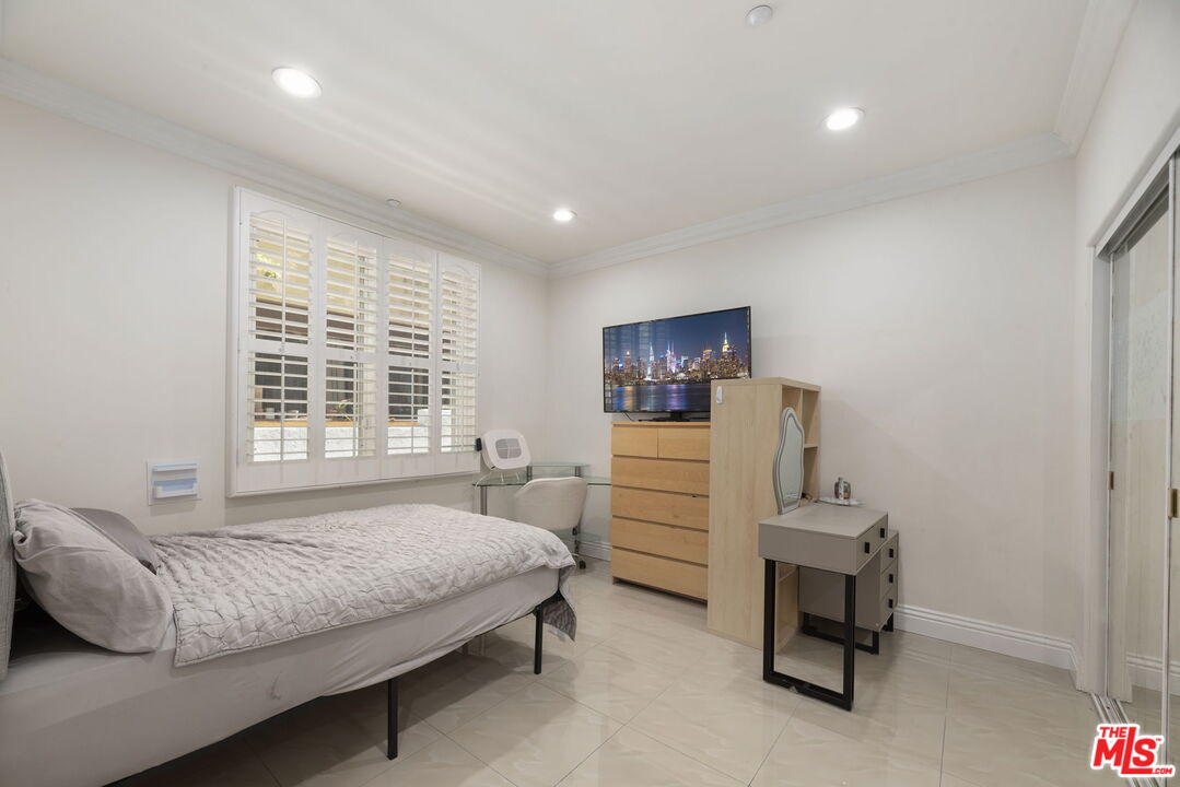 11952 Montana Ave Unit: 101