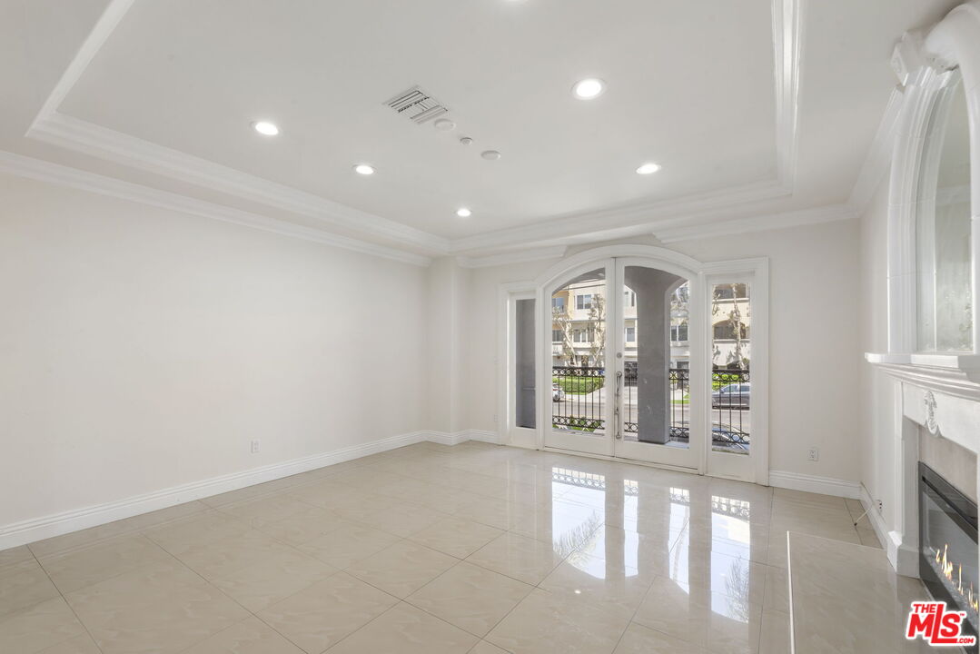 11952 Montana Ave Unit: 101