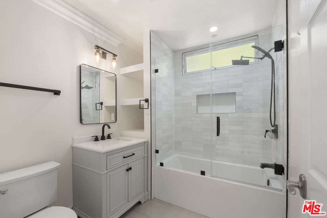 11952 Montana Ave Unit: 101