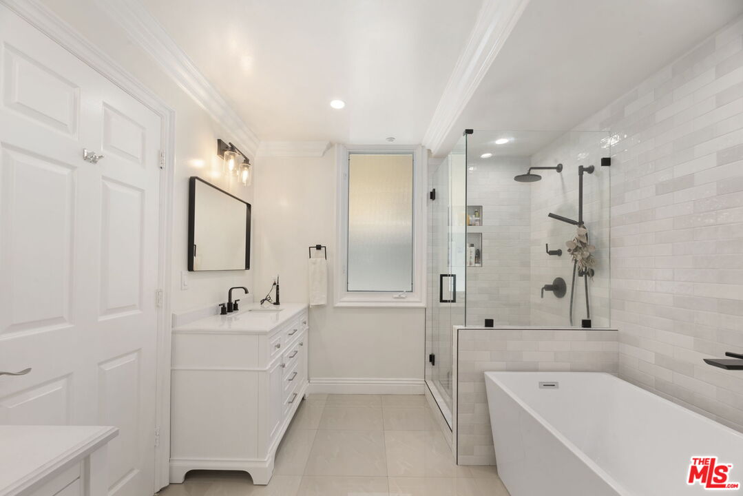 11952 Montana Ave Unit: 101