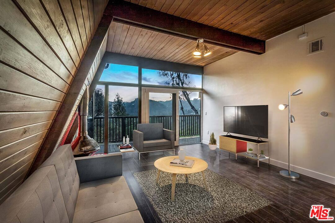 7912 Willow Glen Rd