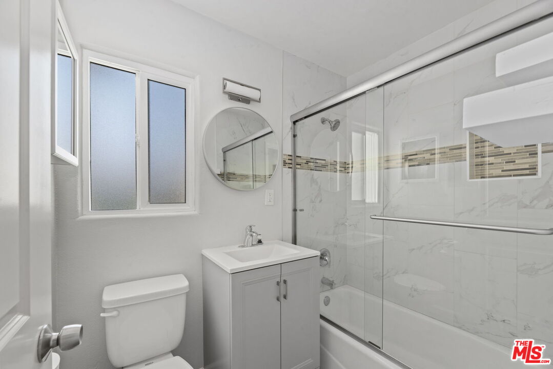 1960 N Ontario Street