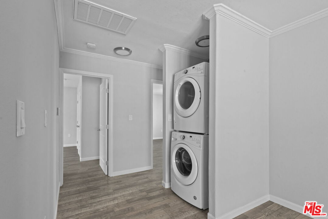 1960 N Ontario Street