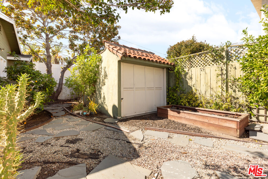 353 Huntley Dr