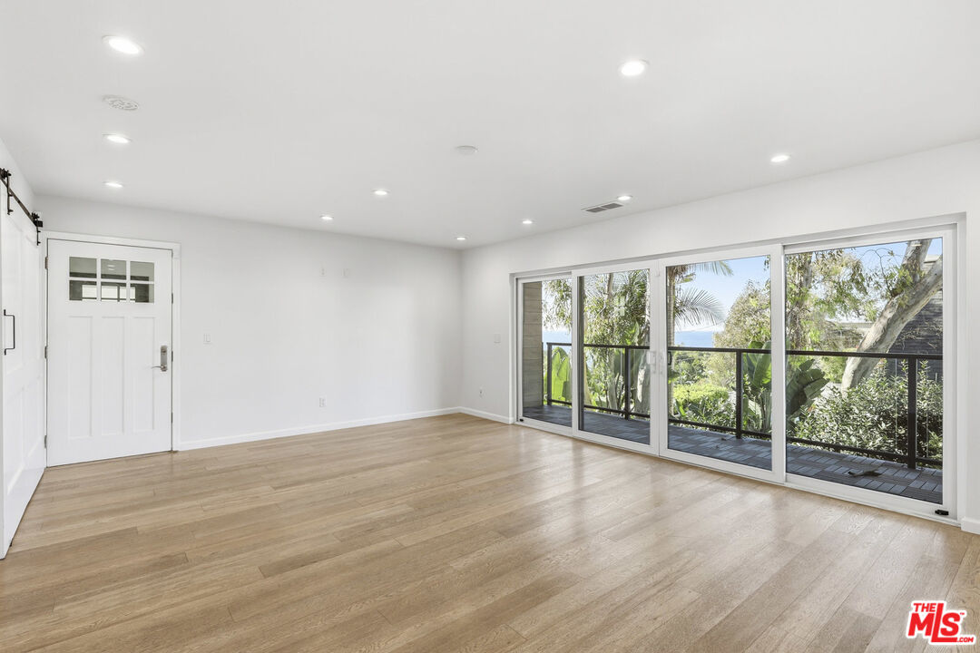 2442 S Coast Highway Unit: 4