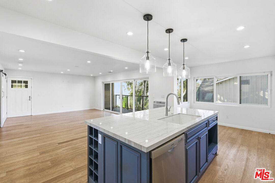 2442 S Coast Highway Unit: 4