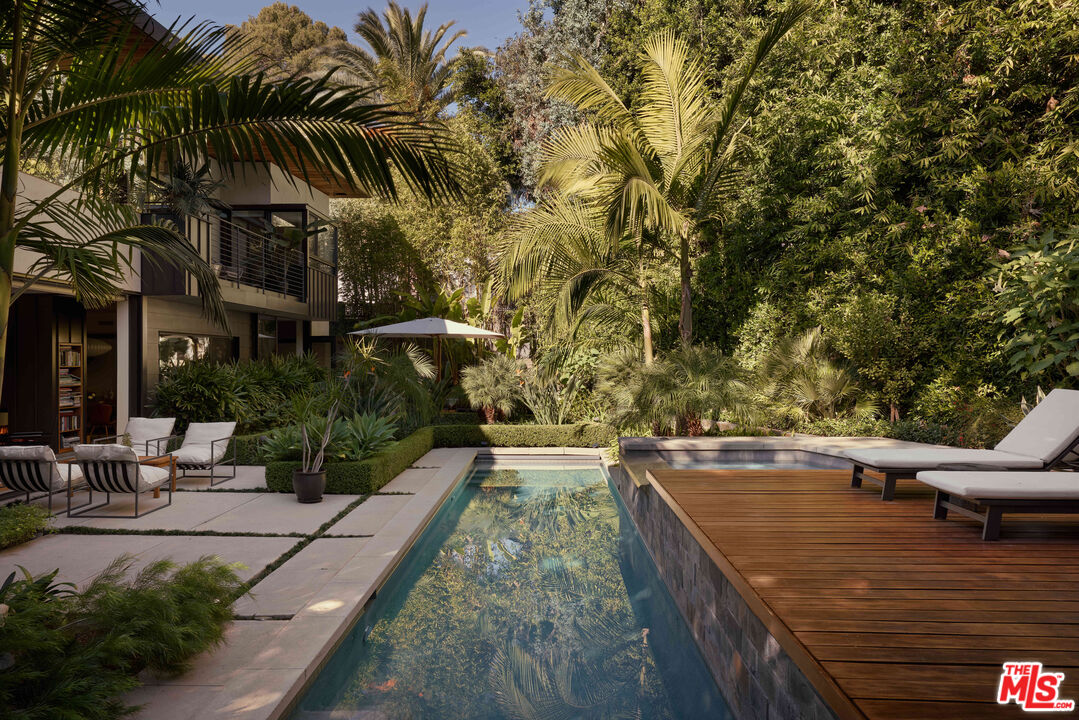 2496 Mandeville Canyon Rd