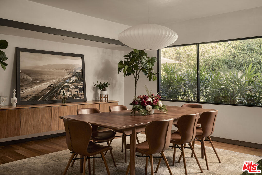 2496 Mandeville Canyon Rd