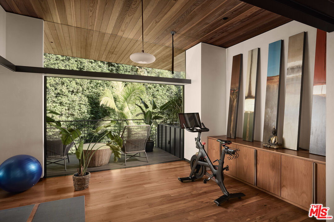 2496 Mandeville Canyon Rd