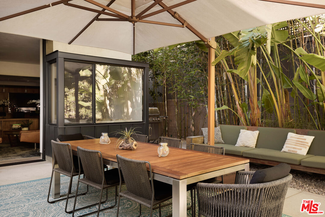 2496 Mandeville Canyon Rd