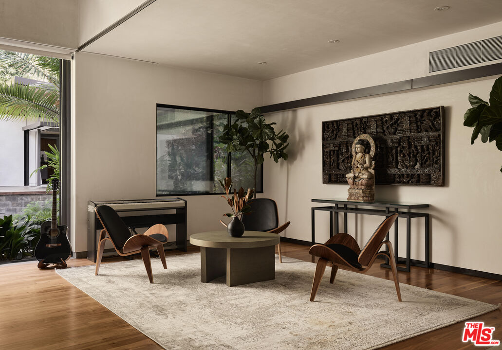 2496 Mandeville Canyon Rd