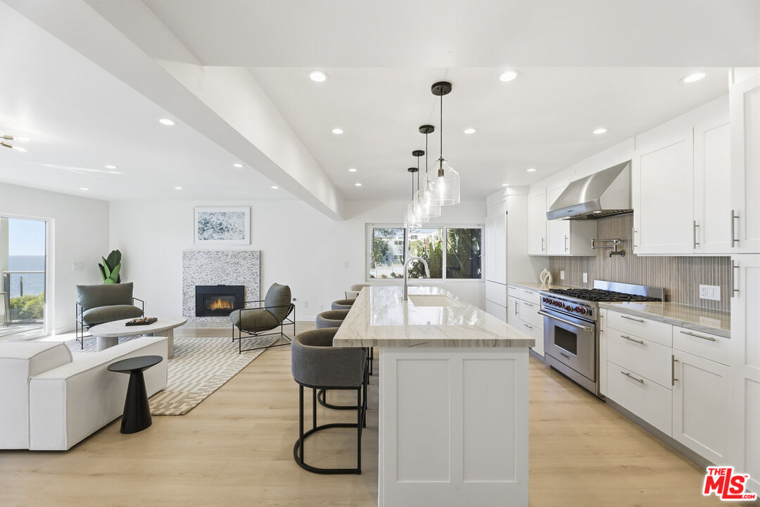 2442 S Coast Highway Unit: 3