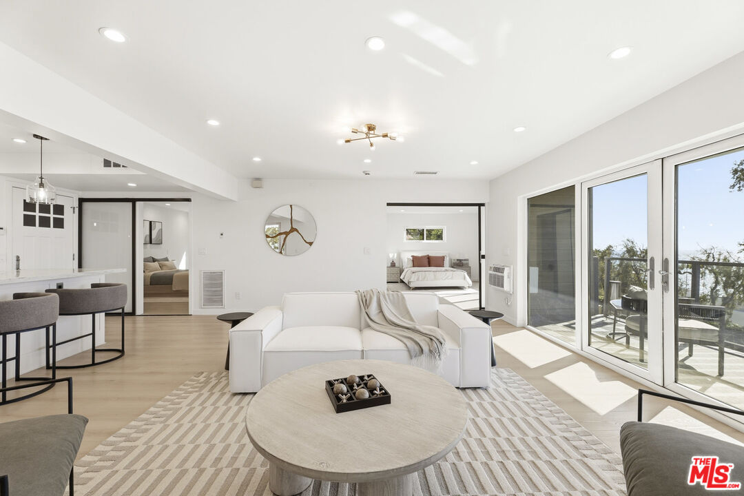 2442 S Coast Highway Unit: 3