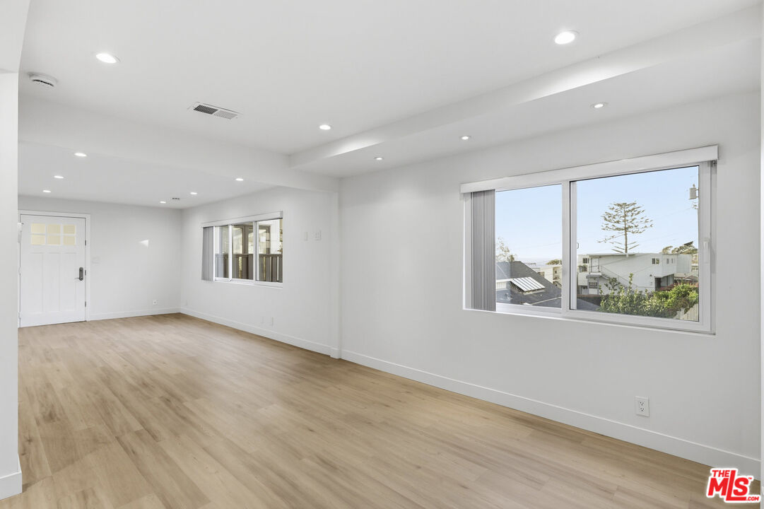 2442 S Coast Highway Unit: 5