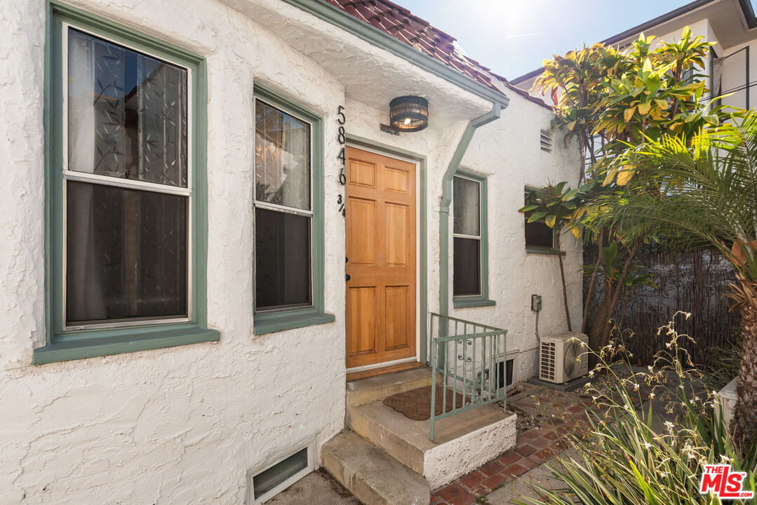 5846 Willoughby Ave