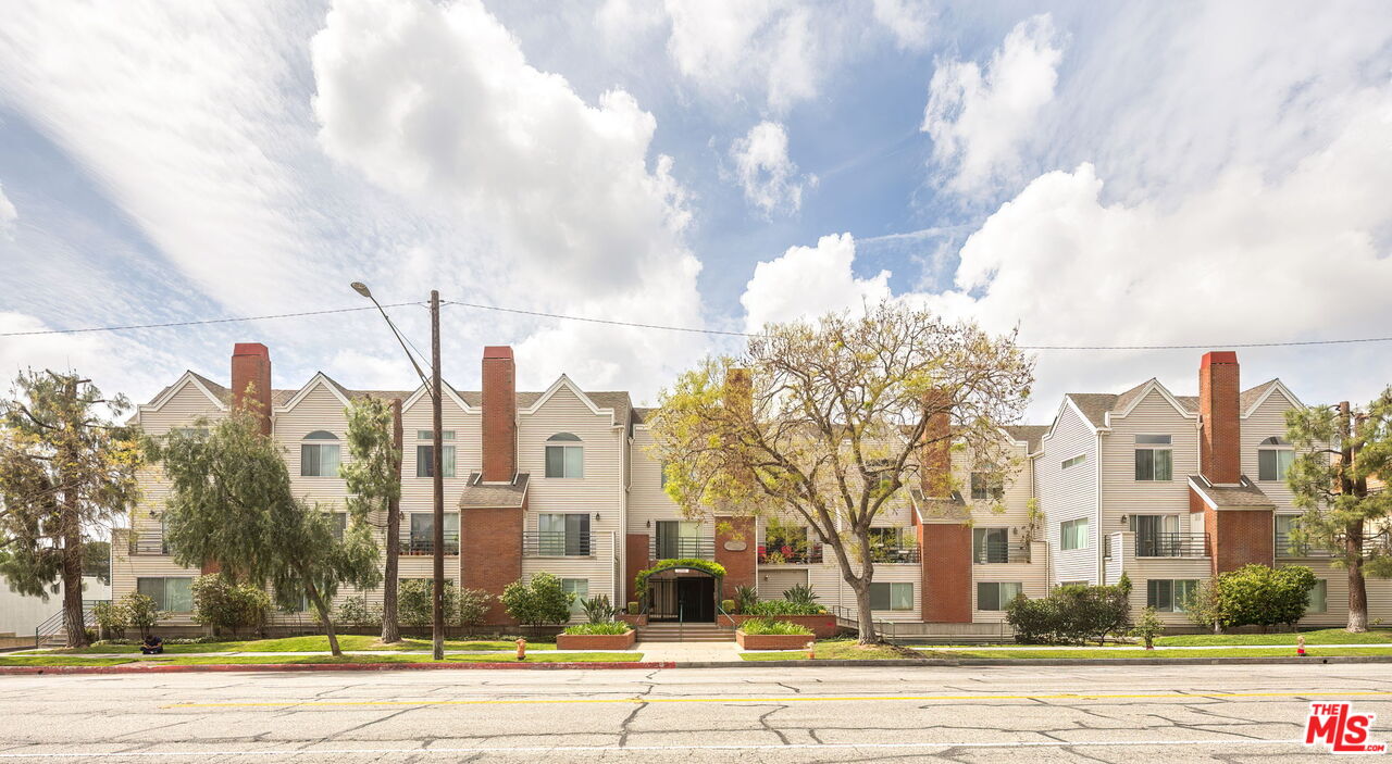 2706 Honolulu Ave Unit: 105